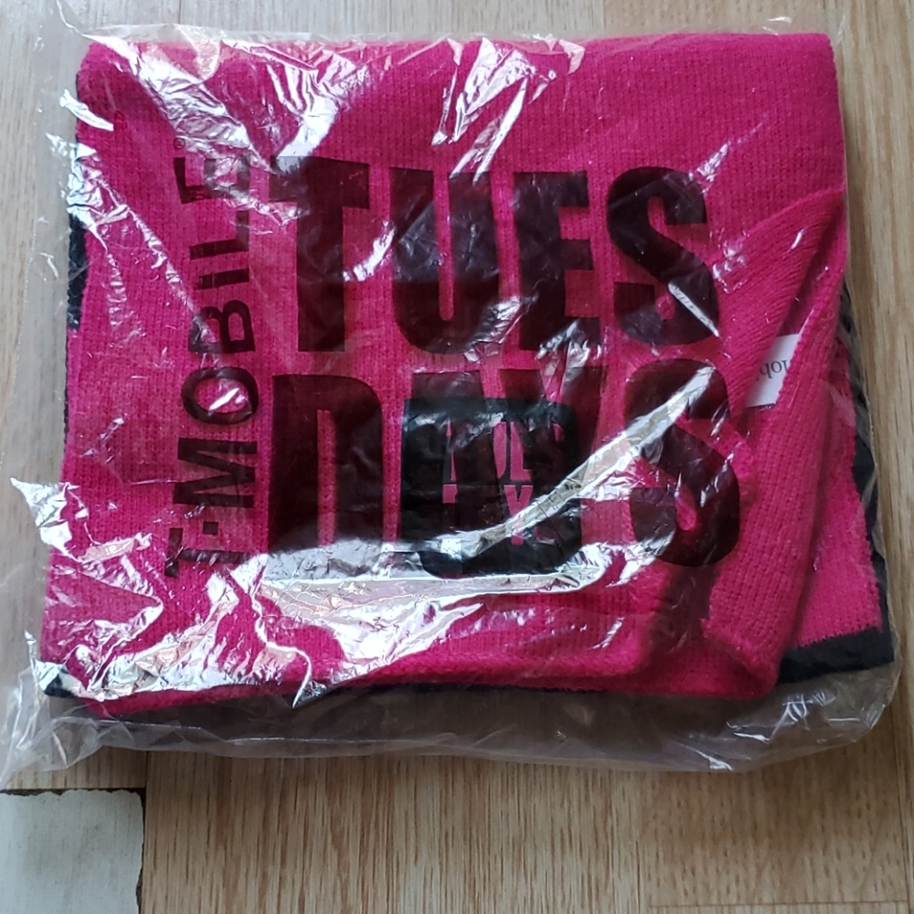 T Mobile Hat Beanie and Scarf